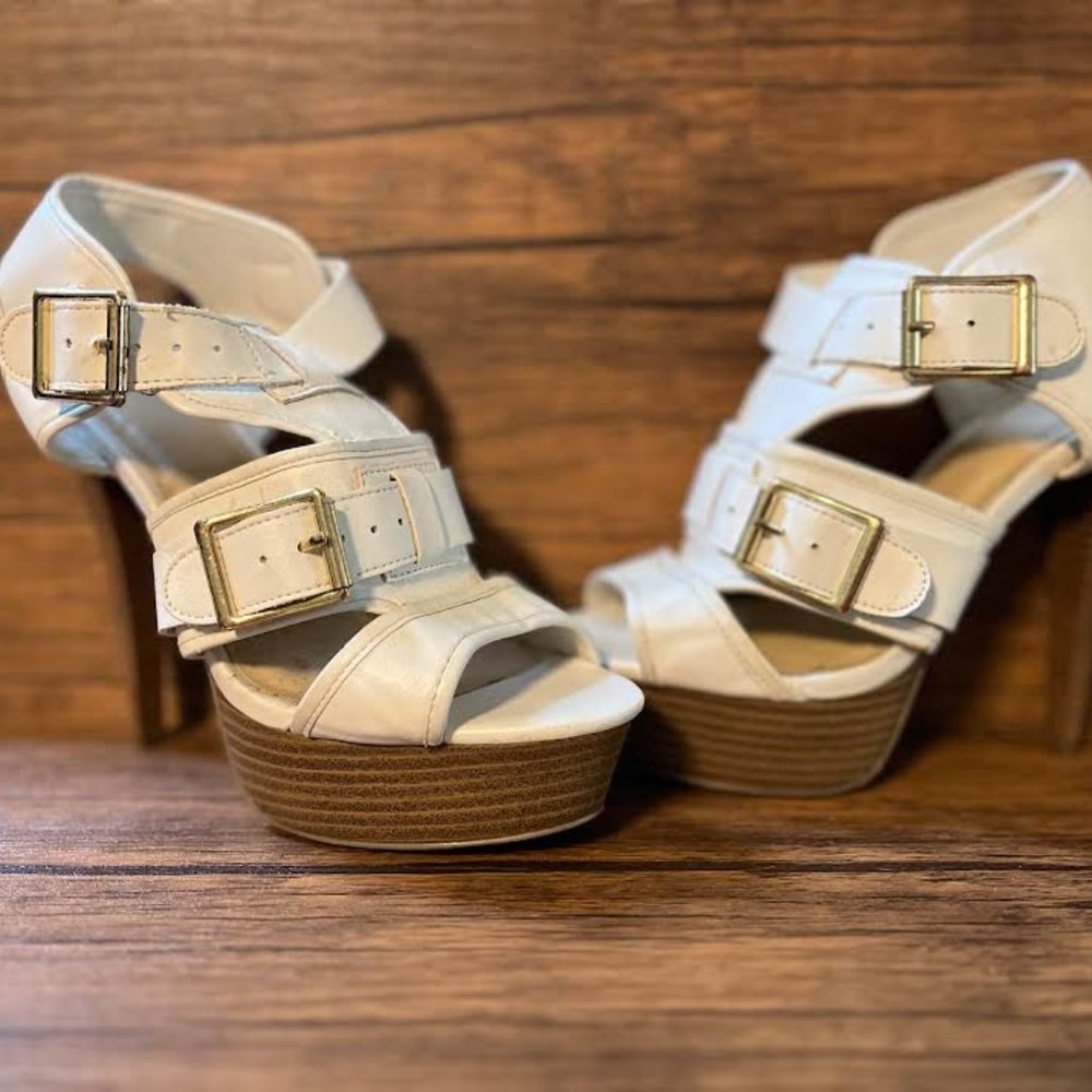 White High heel sandals with buckles size 6
